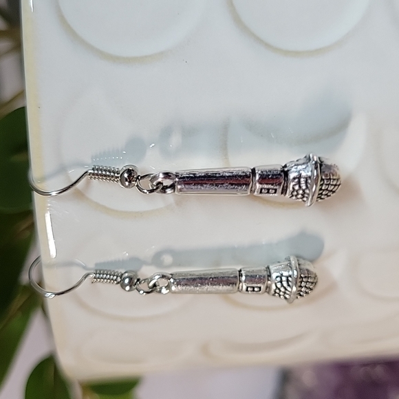 🔥LAST PAIR🔥 Microphone Charm Drop Earrings - Picture 2 of 4